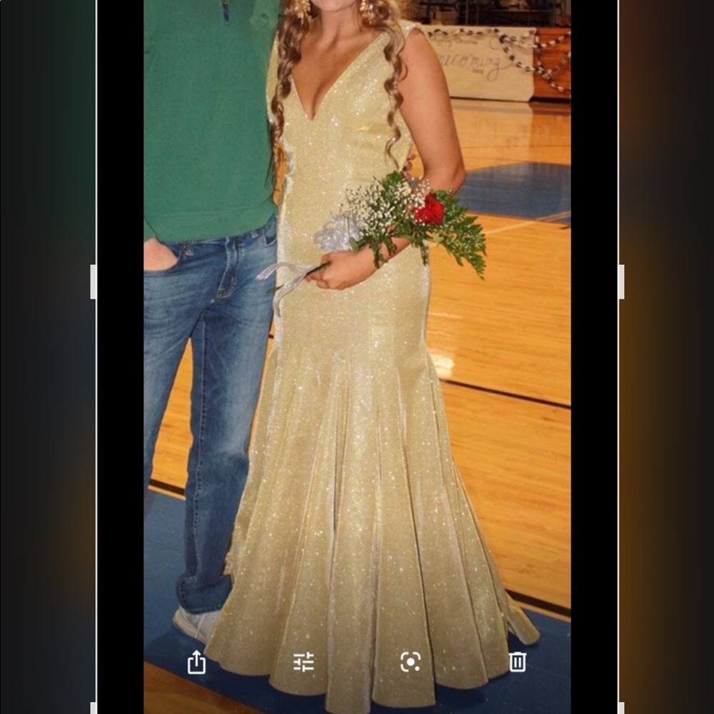 Golden gown ✨IEENA by Mac Duggal (SALE)
